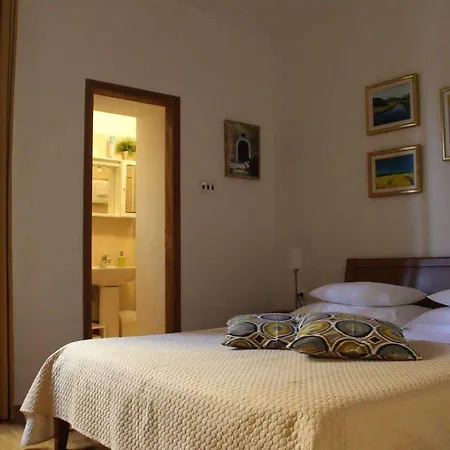 Dina Guest house