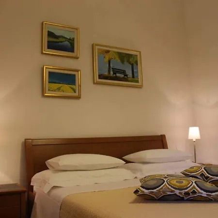 Guest house Dina 2*